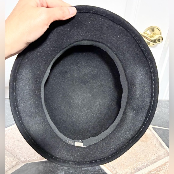 50s UNION MADE Black Wool Felt Cloche Hat Bronze & Champagne Satin Bands Sz 22.5 - Picture 6 of 7